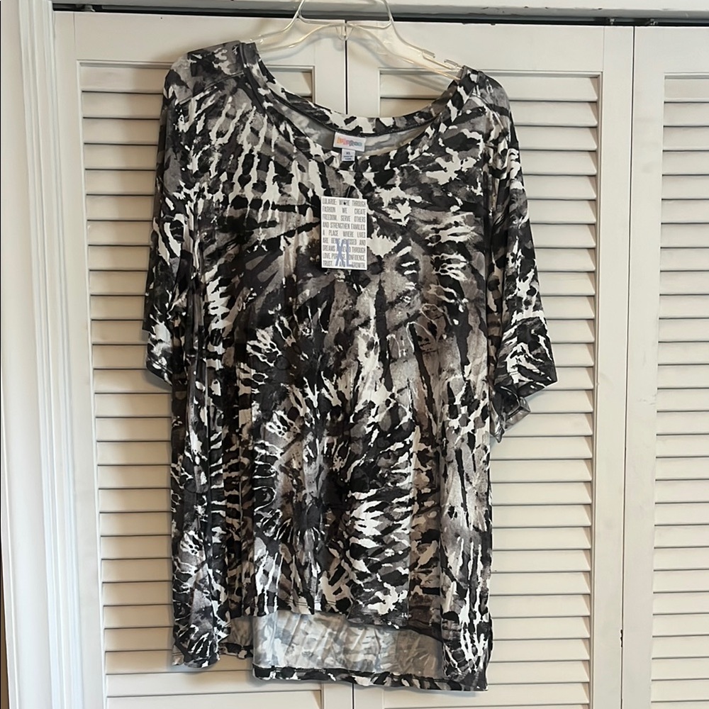 Lularoe XL Boyfriend T Women's Black and White and gray Tie-Dye Top